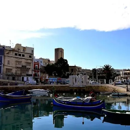 Bright And Sunny Apt By The Sea Apartamento Sliema