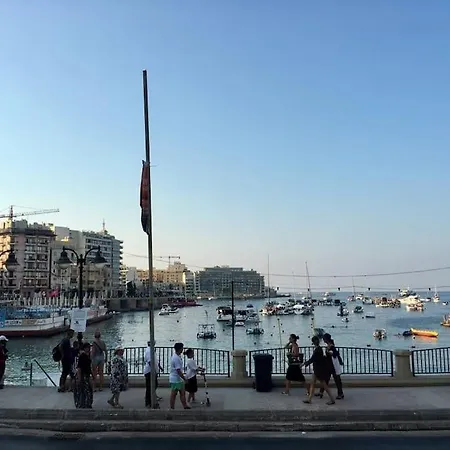 Bright And Sunny Apt By The Sea * Sliema